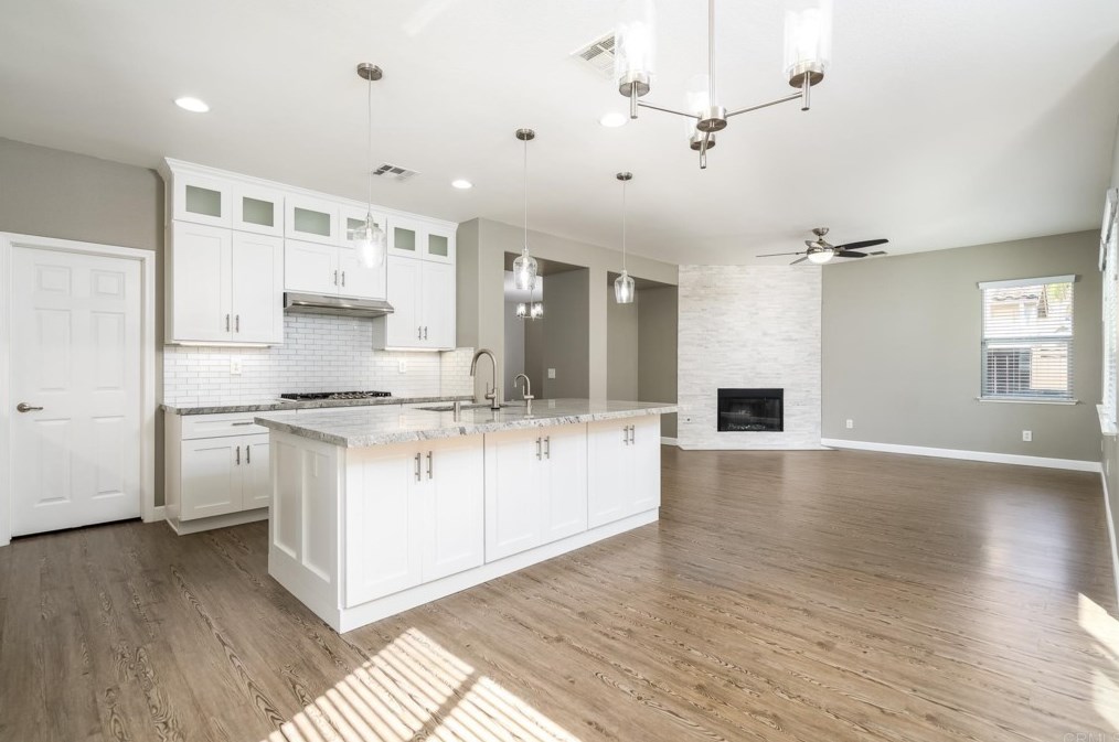 1417 Long View Dr, Chula Vista CA  91915-1667 exterior