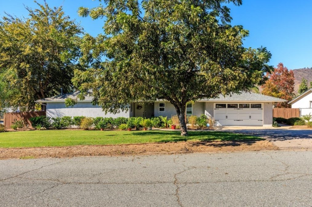 1806 Wight Way, El Cajon, CA 92021
