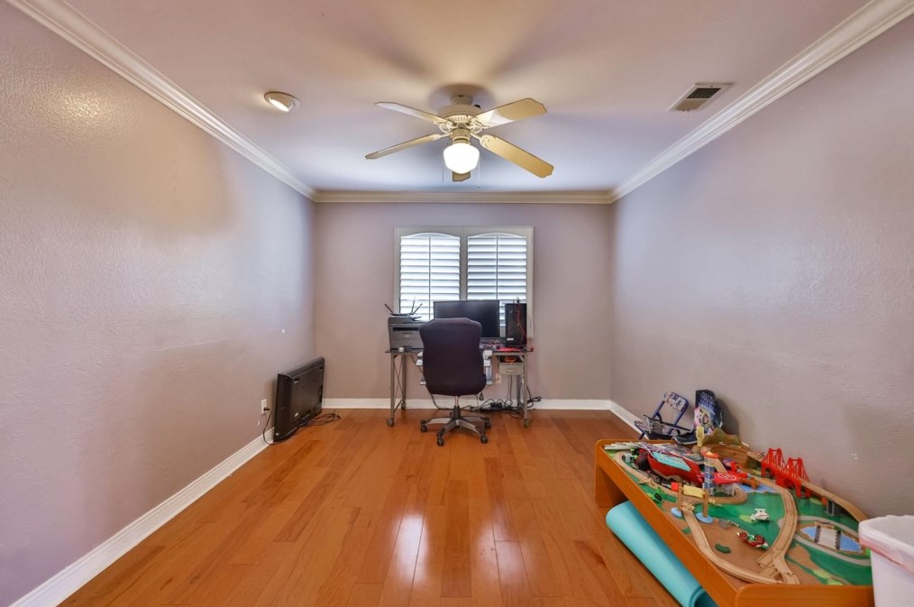 1342 Tamarisk Grove Dr, Chula Vista CA  91915-1547 exterior