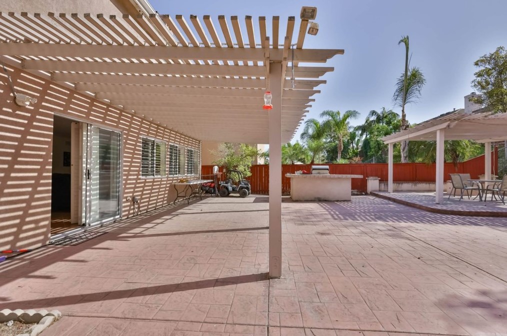 1342 Tamarisk Grove Dr, Chula Vista CA  91915-1547 exterior