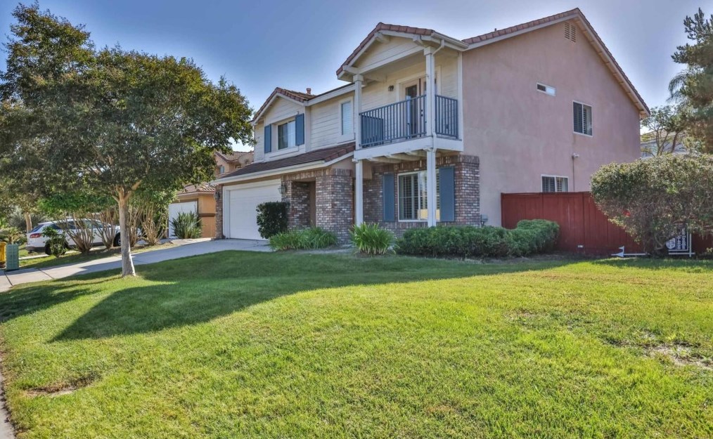 1342 Tamarisk Grove Dr, Chula Vista CA  91915-1547 exterior