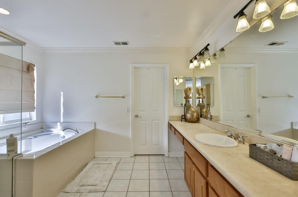 1342 Tamarisk Grove Dr, Chula Vista CA  91915-1547 exterior