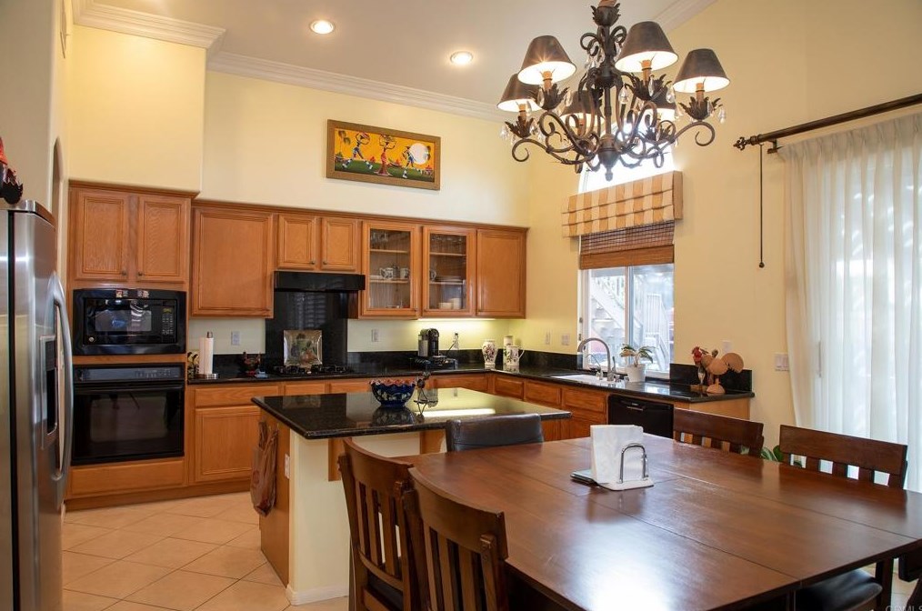 938 Palencia Pl, Chula Vista CA  91910-8064 exterior