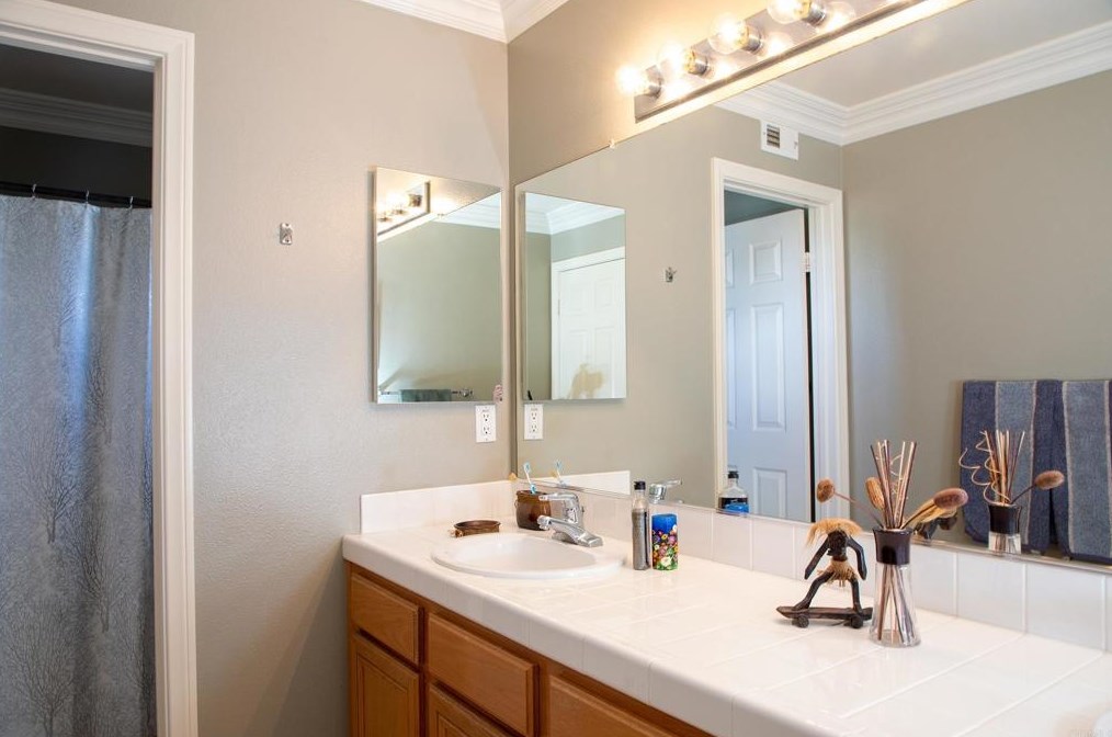 938 Palencia Pl, Chula Vista CA  91910-8064 exterior