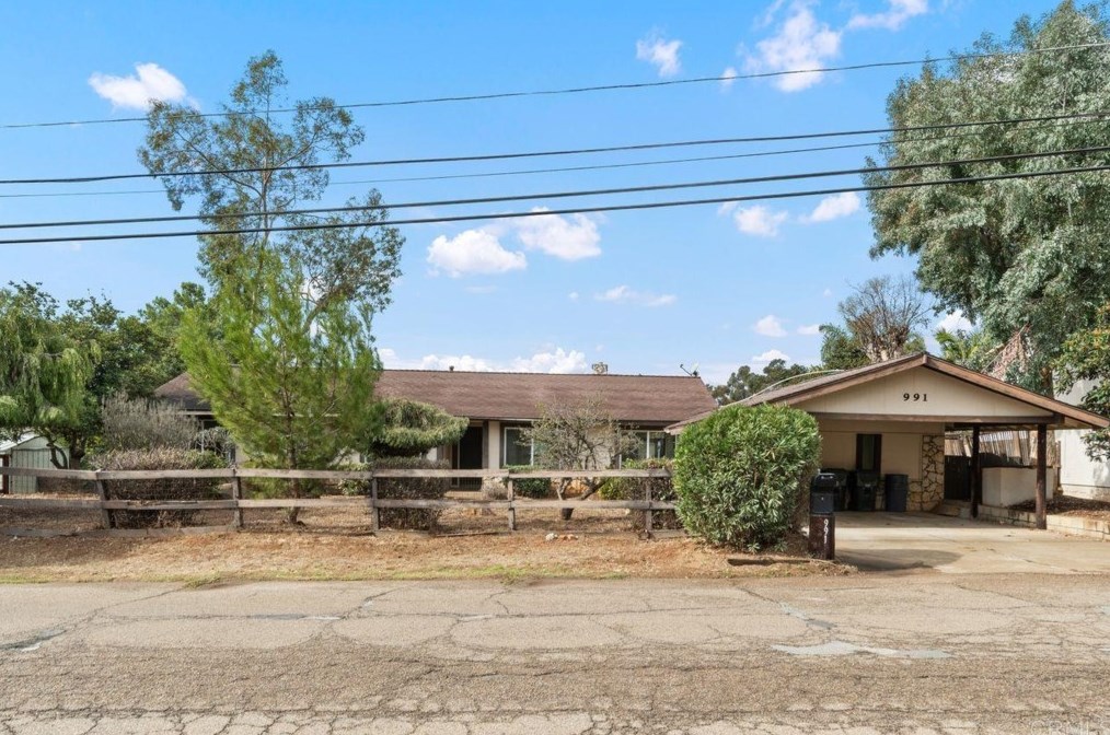 991 La Cresta Blvd, El Cajon, CA 92021