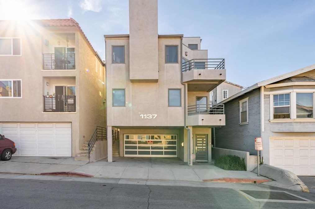 1137 Loma Dr, Hermosa Beach, CA 90254-4247