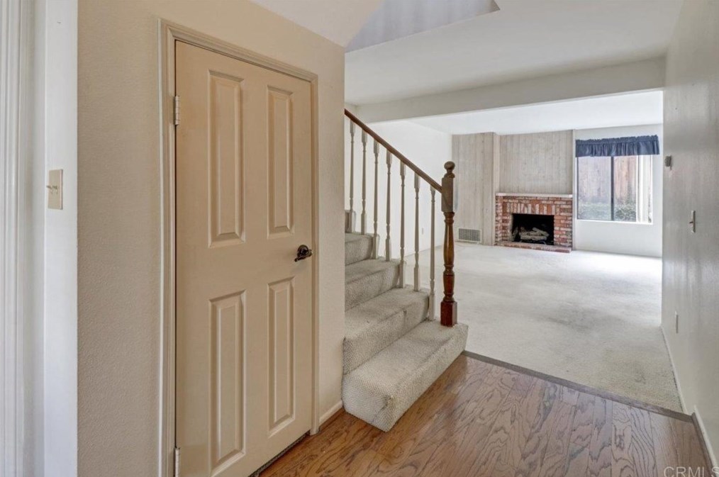 312 Campbell Ln, Costa Mesa, CA 92627-1449