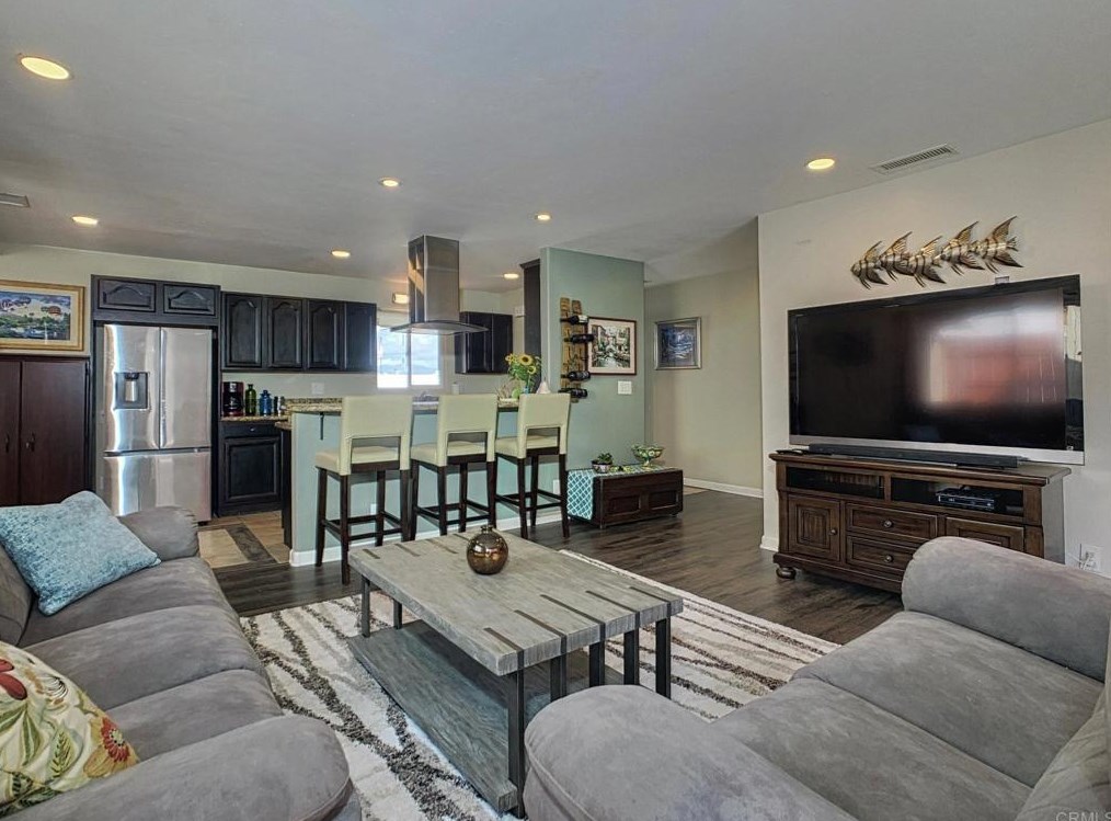 8069 Poplin Dr, Santee CA  92071-3419 exterior