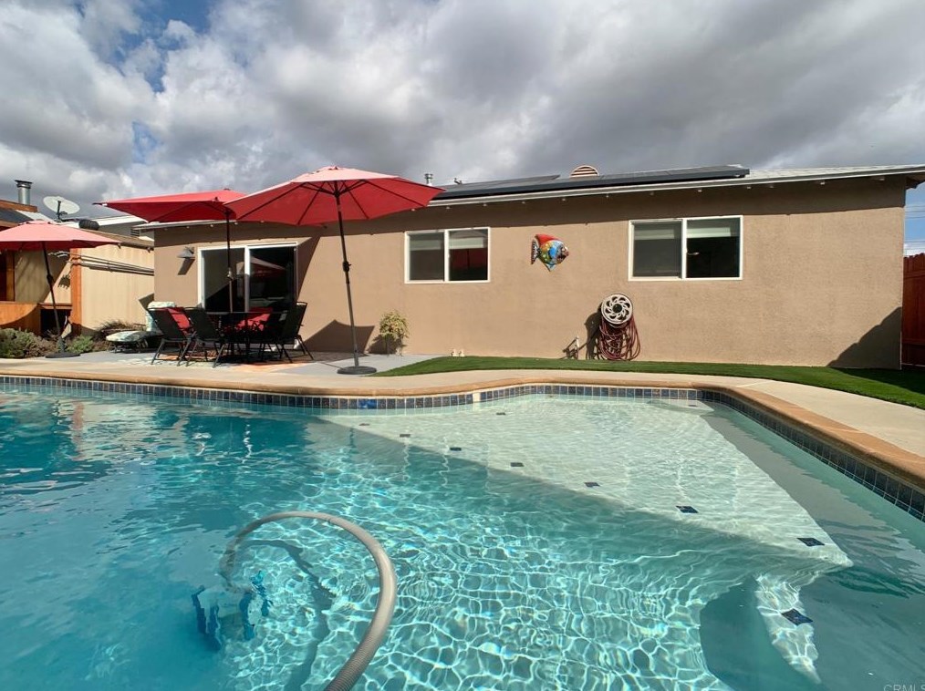 8069 Poplin Dr, Santee CA  92071-3419 exterior