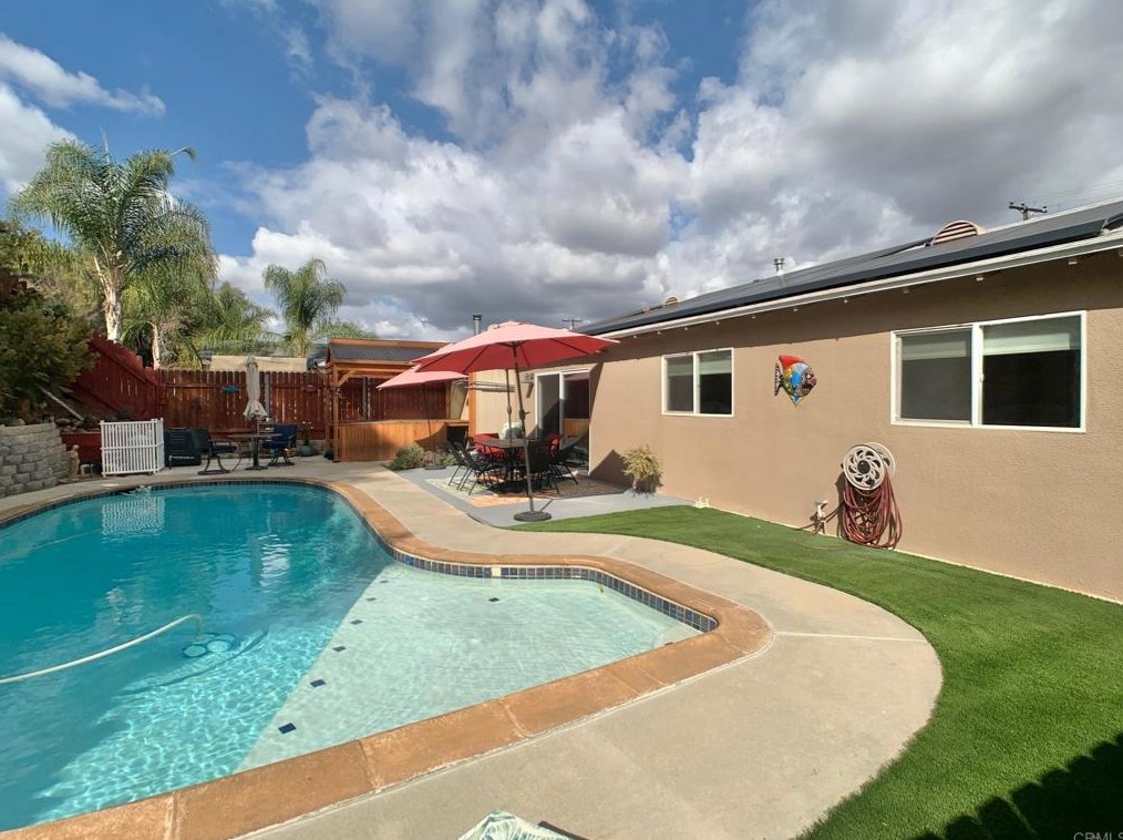 8069 Poplin Dr, Santee CA  92071-3419 exterior