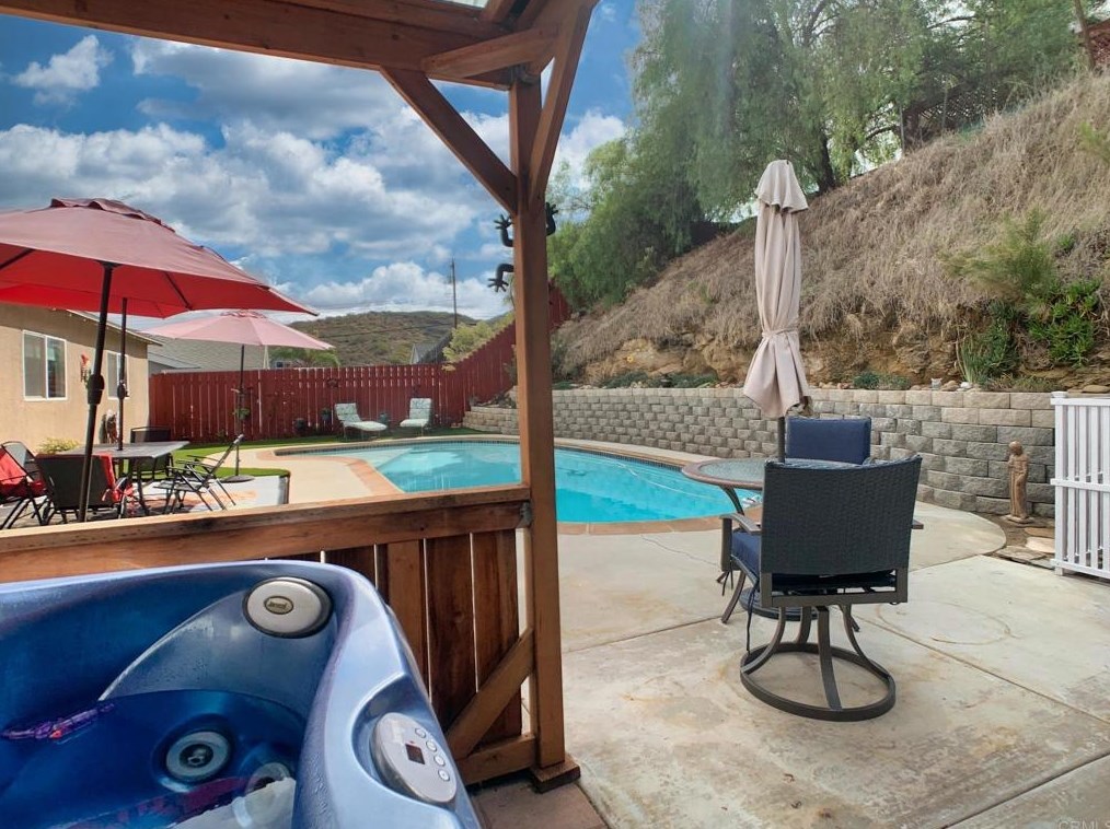 8069 Poplin Dr, Santee CA  92071-3419 exterior