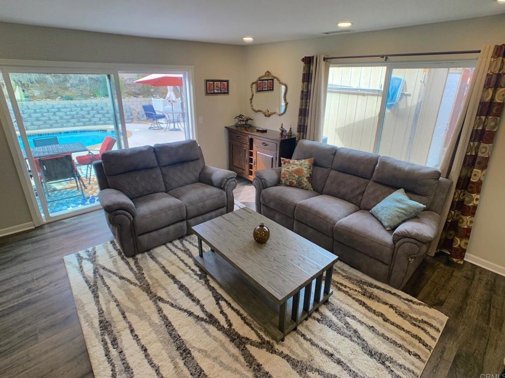 8069 Poplin Dr, Santee CA  92071-3419 exterior