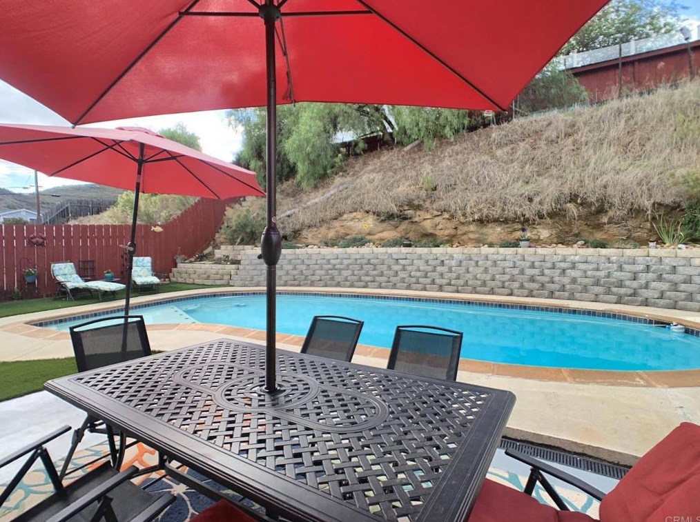 8069 Poplin Dr, Santee CA  92071-3419 exterior