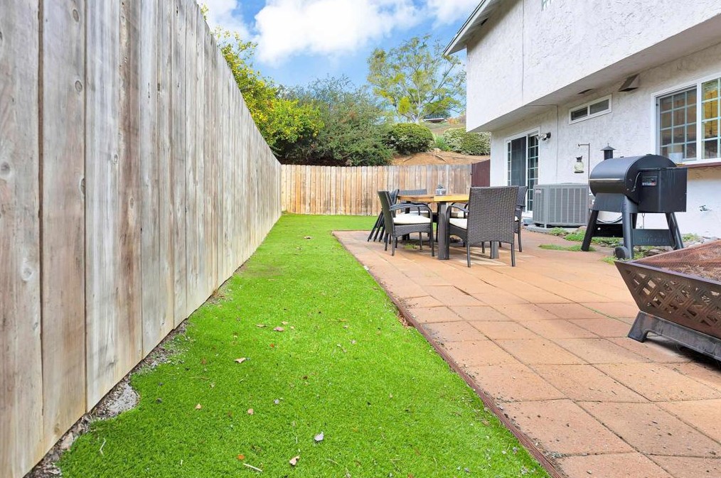 2714 Crownridge Ln, Spring Valley CA  91977-6810 exterior