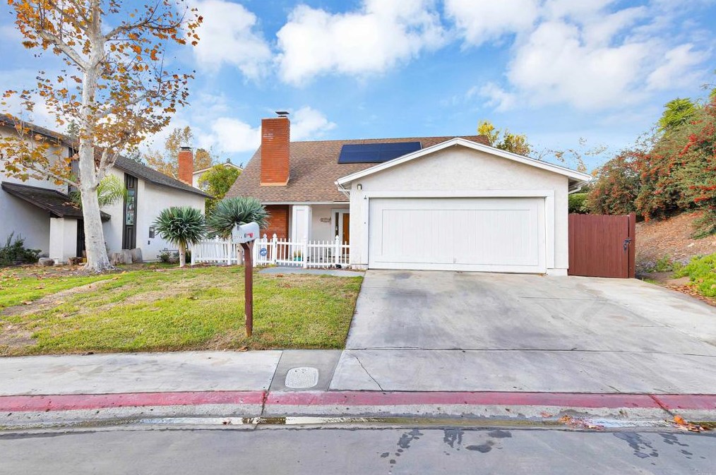 2714 Crownridge Ln, Spring Valley CA  91977-6810 exterior