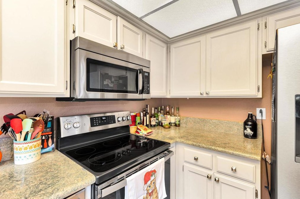 2714 Crownridge Ln, Spring Valley CA  91977-6810 exterior