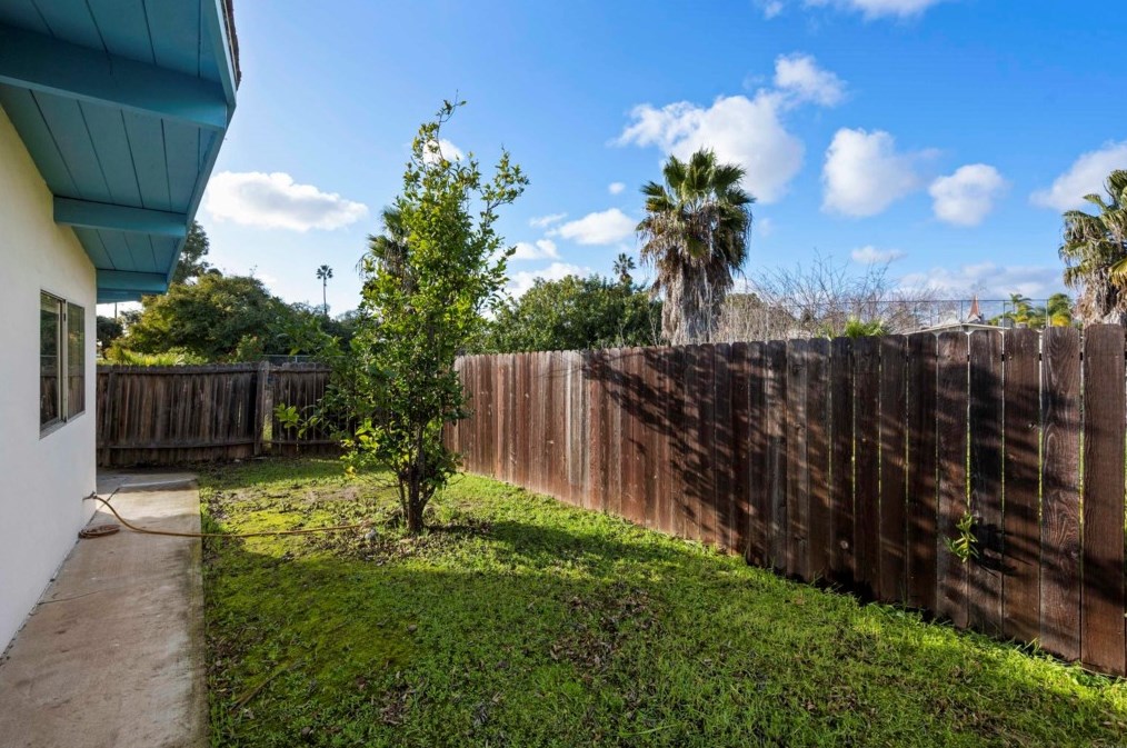 111 Country Club Dr, Chula Vista CA  91911-1403 exterior