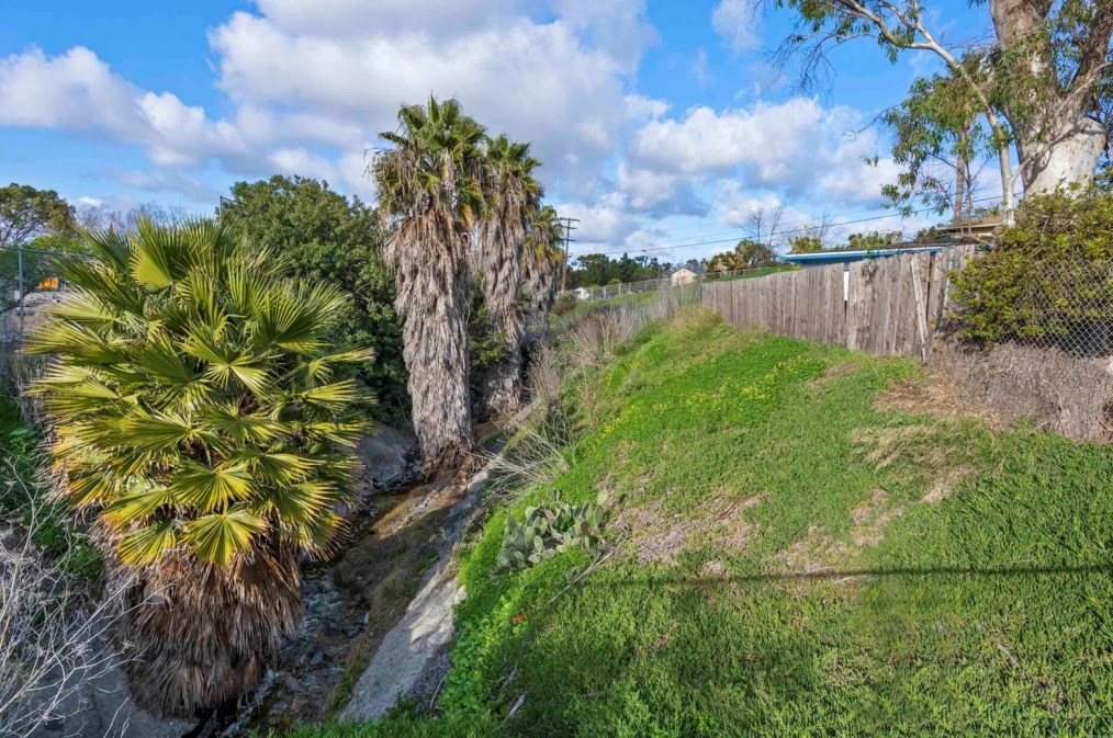 111 Country Club Dr, Chula Vista CA  91911-1403 exterior