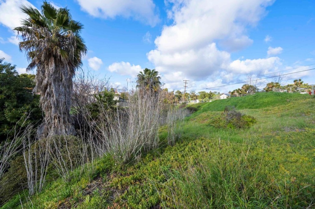 111 Country Club Dr, Chula Vista CA  91911-1403 exterior
