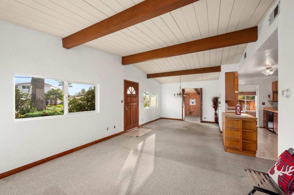 111 Country Club Dr, Chula Vista CA  91911-1403 exterior