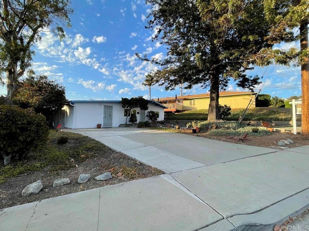 111 Country Club Dr, Chula Vista CA  91911-1403 exterior