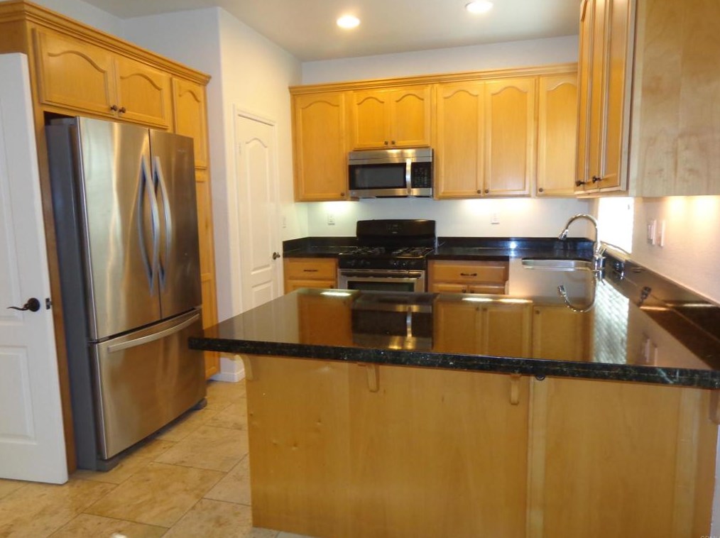 9017 Farrington Ct, Santee, CA 92071-4840
