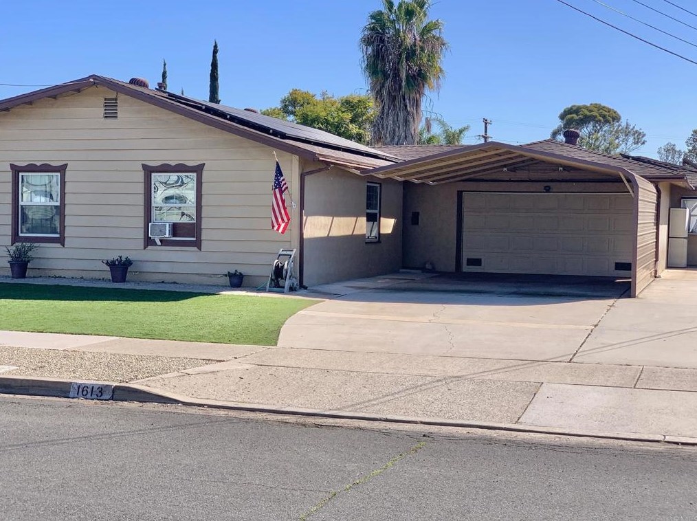 1613 Watwood Rd, Lemon Grove, CA 91945