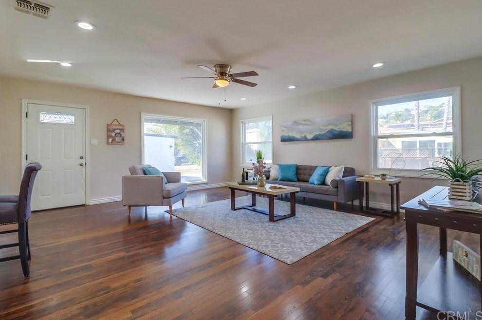 821 Maria Ave, Spring Valley, CA 91977-5115