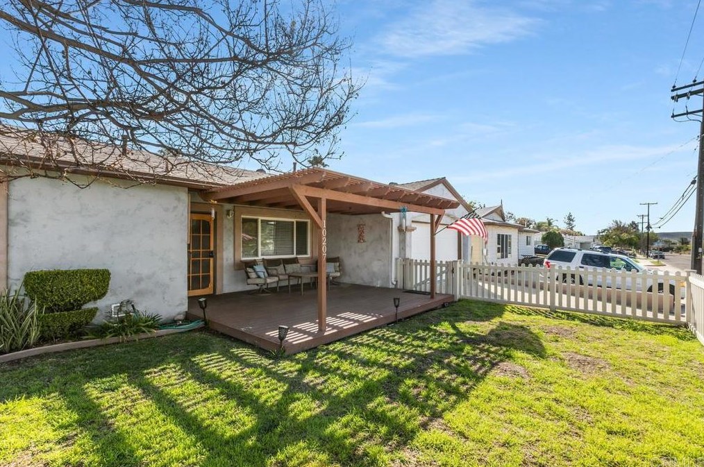 10207 Settle Rd, Santee, CA 92071