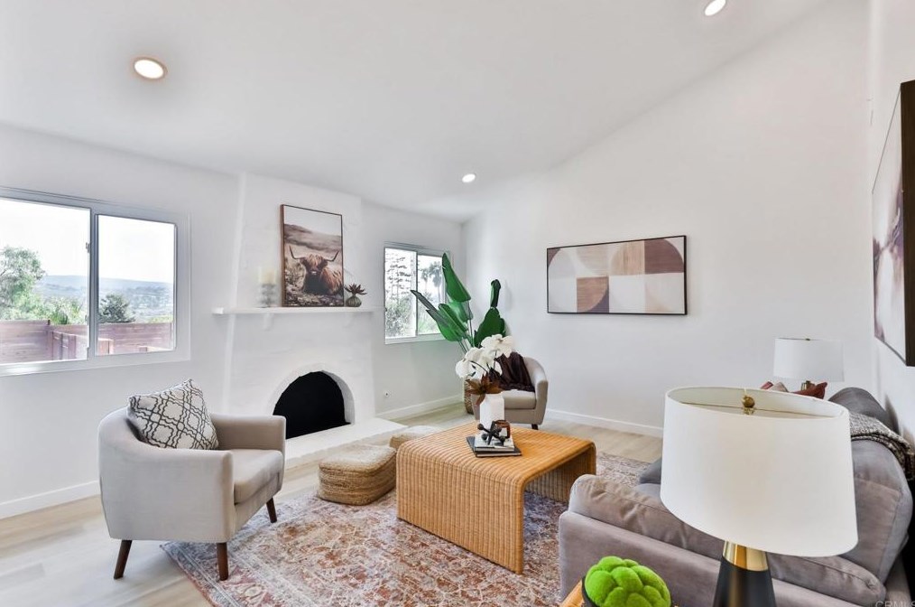 212 Woodland Dr, Vista, CA 92083