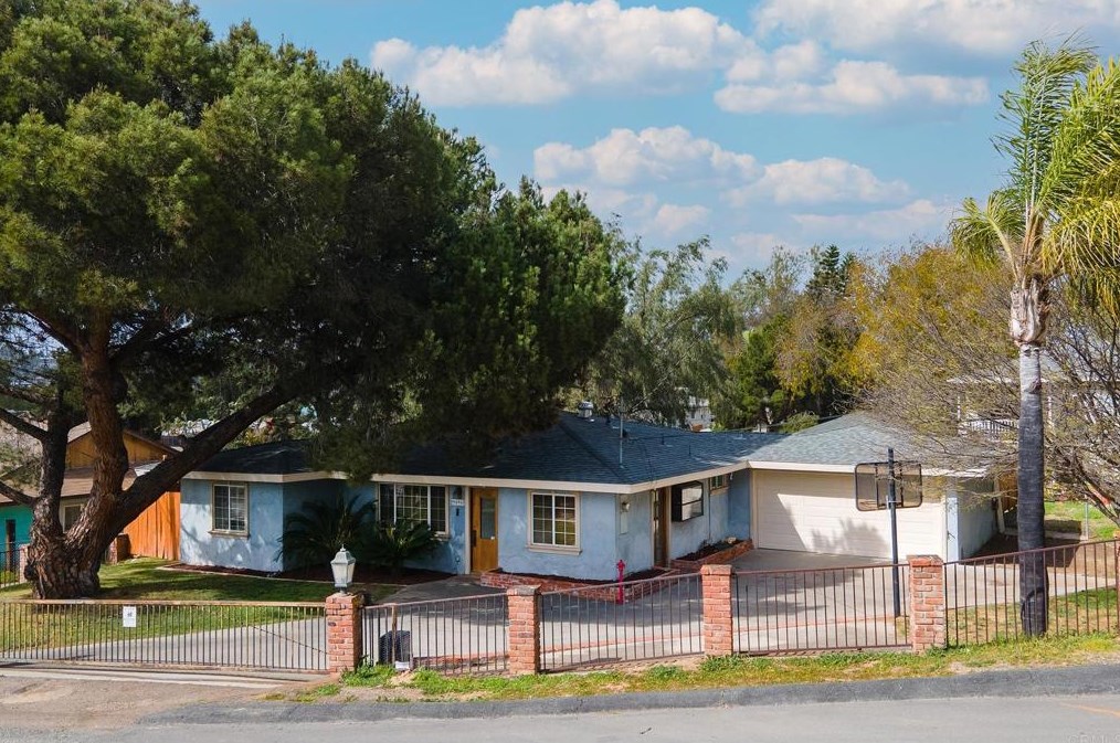 9096 Avocado St, Spring Valley, CA 91977-3349
