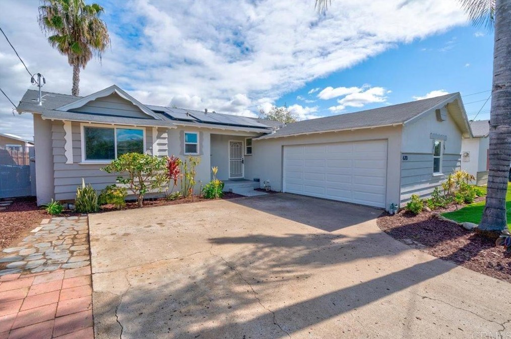 620 Camellia St, Escondido CA  92027-2027 exterior