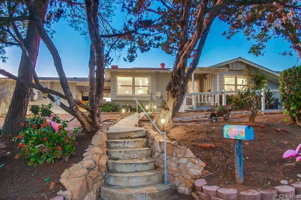 8042 Sterling Dr, El Cajon, CA 92021