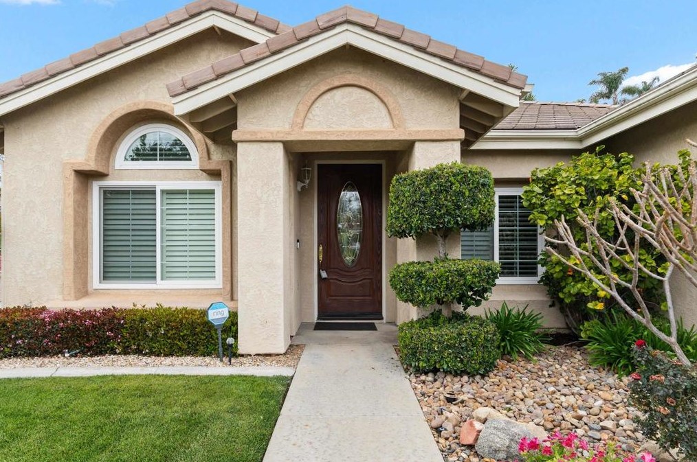 1949 Monarch Ridge Cir, El Cajon, CA 92019