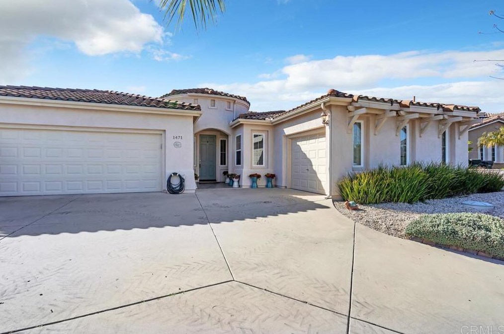 1471 Logan Ct, Escondido, CA 92027-4119