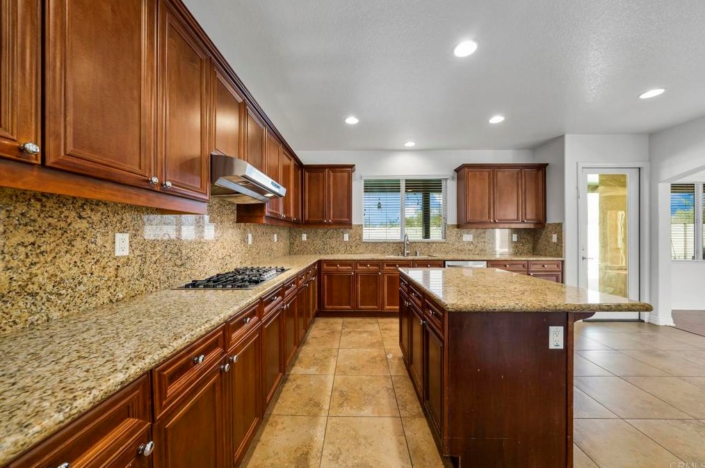 35183 Via Santa Catalina, Winchester CA  92596-8588 exterior