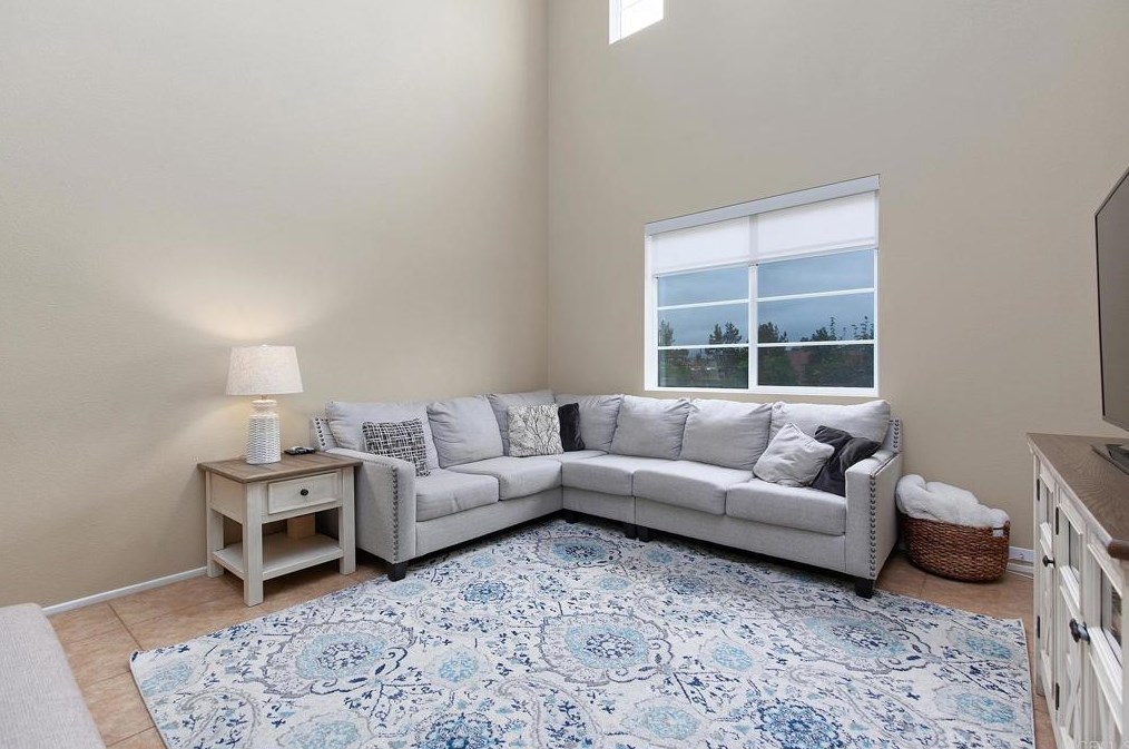 10171 Star Magnolia Ln, Santee, CA 92071-7218