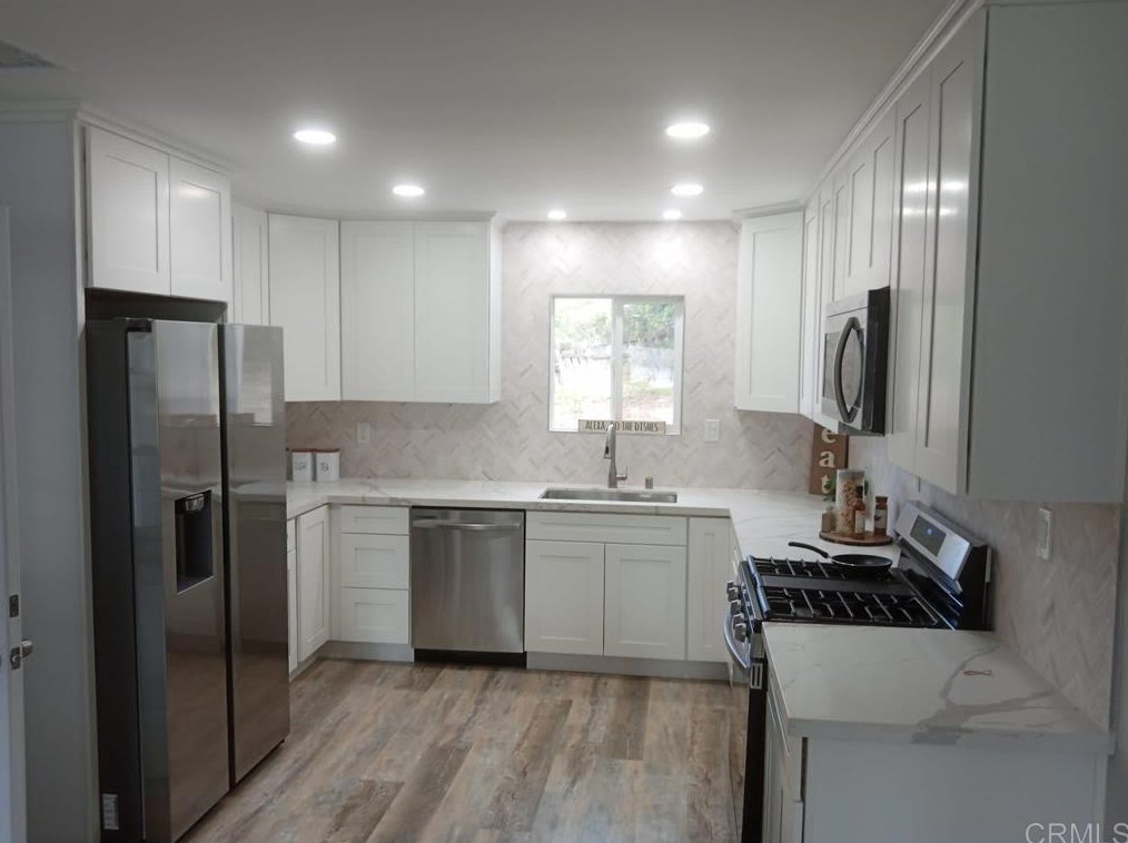 323 Camelot Dr, Oceanside, CA 92054