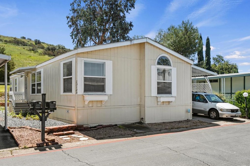 13125 Alpine Dr, Poway CA  92064-5773 exterior