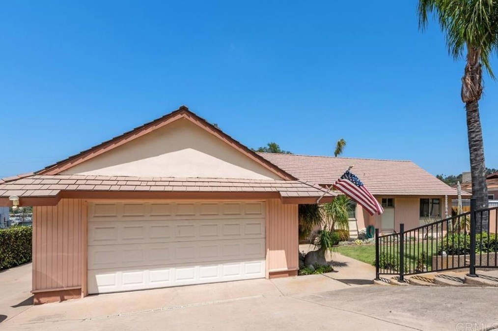 10074 Del Rio Rd, Spring Valley, CA 91977-3131