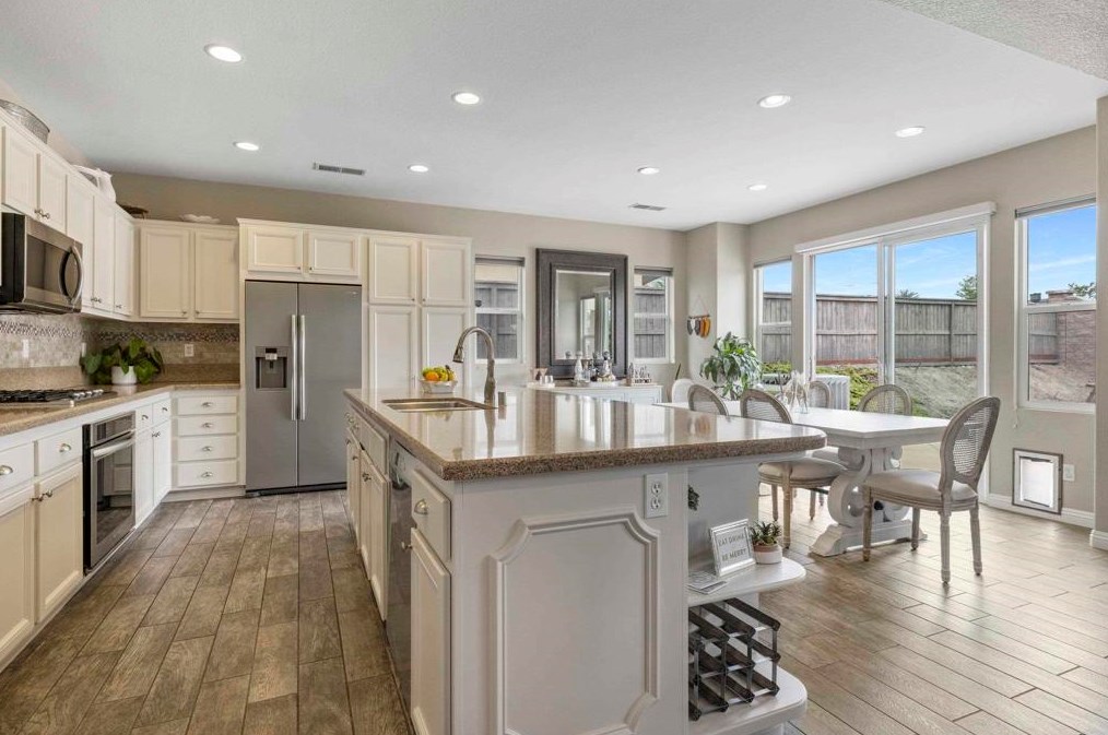 2301 Hummingbird St, Chula Vista CA  91915-2419 exterior