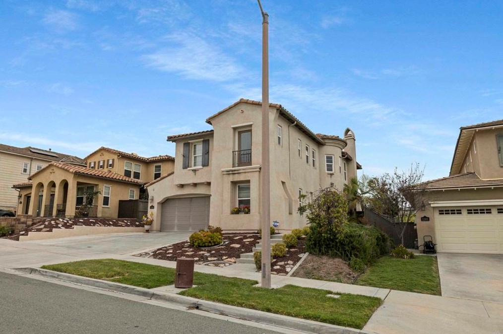 2301 Hummingbird St, Chula Vista CA  91915-2419 exterior