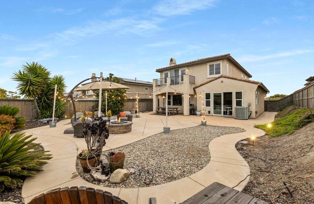 2301 Hummingbird St, Chula Vista CA  91915-2419 exterior