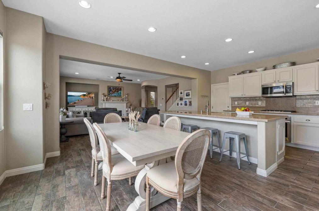 2301 Hummingbird St, Chula Vista CA  91915-2419 exterior