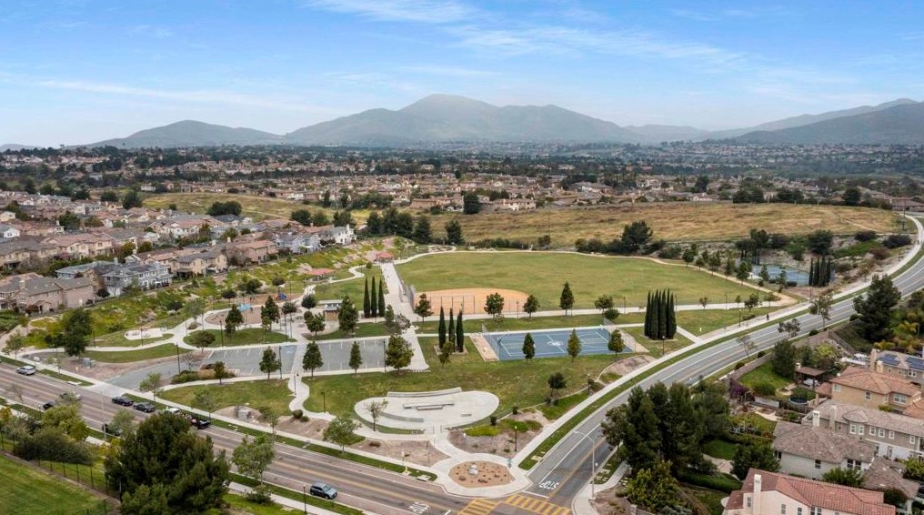 2301 Hummingbird St, Chula Vista CA  91915-2419 exterior