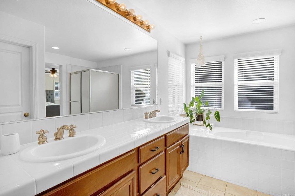 790 Esperanza Pl, Chula Vista CA  91914-2436 exterior