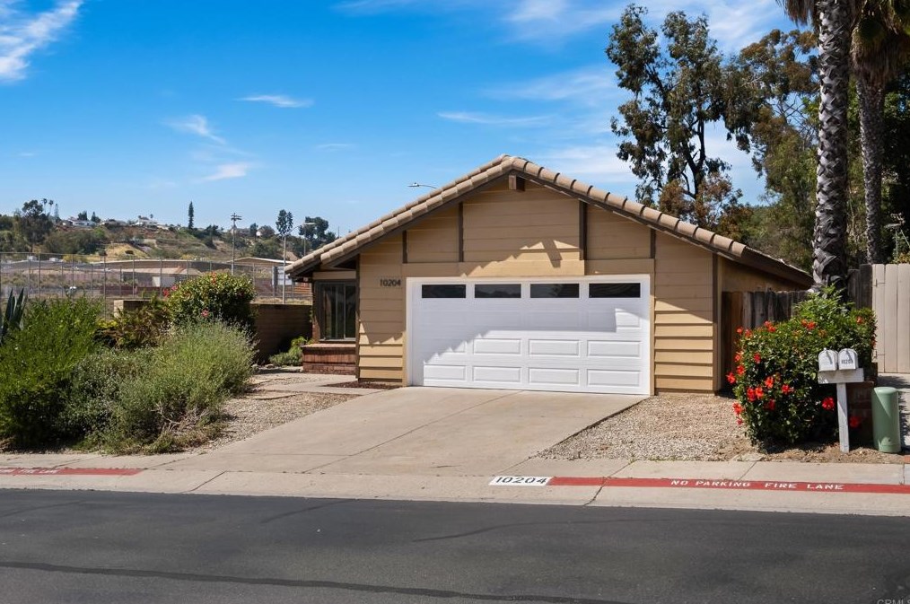 10204 Moorpark St, Spring Valley, CA 91978-1514