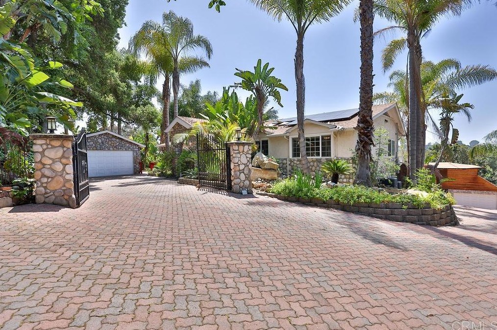 9175 Fletcher Dr, La Mesa, CA 91941