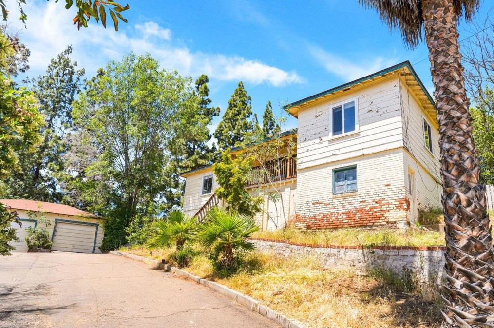 3860 Rogers Rd, Spring Valley, CA 91977-1211