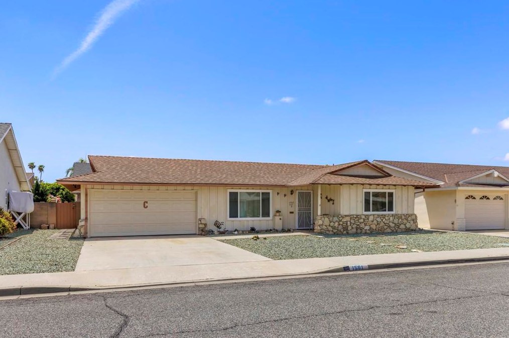 1561 Sandlewood Dr, Hemet, CA 92543-5601